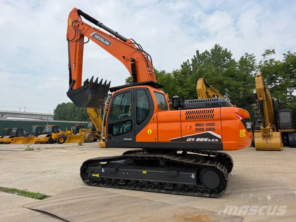 Develon DX225 Верижен екскаватор
