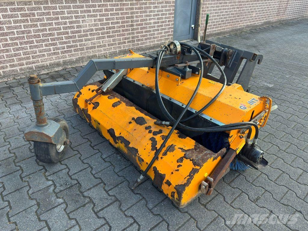 GiANT Veegmachine Barredoras