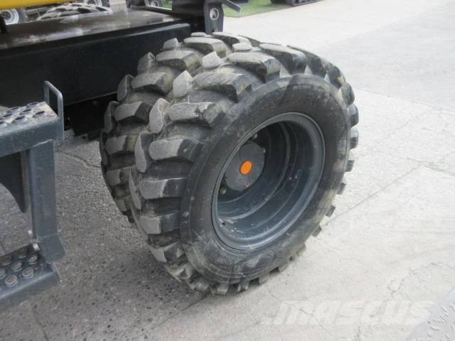 Komatsu PW118 MR-11 Lastik tekerli ekskavatörler