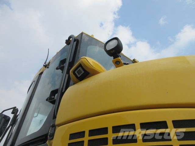 Komatsu PW118 MR-11 Lastik tekerli ekskavatörler