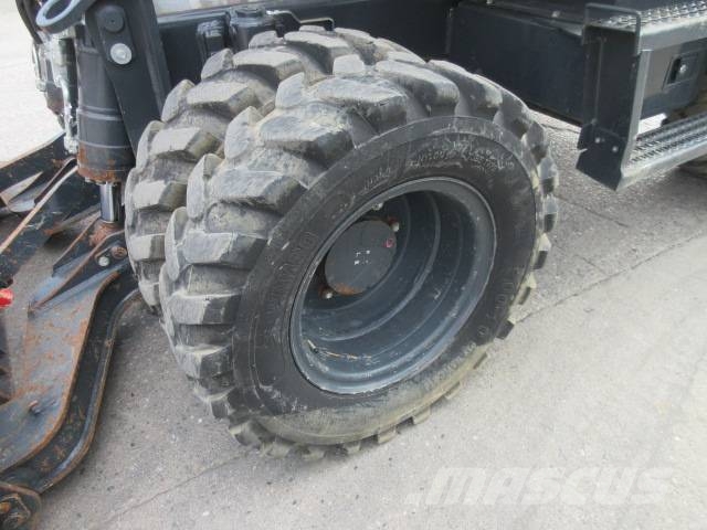 Komatsu PW118 MR-11 Lastik tekerli ekskavatörler