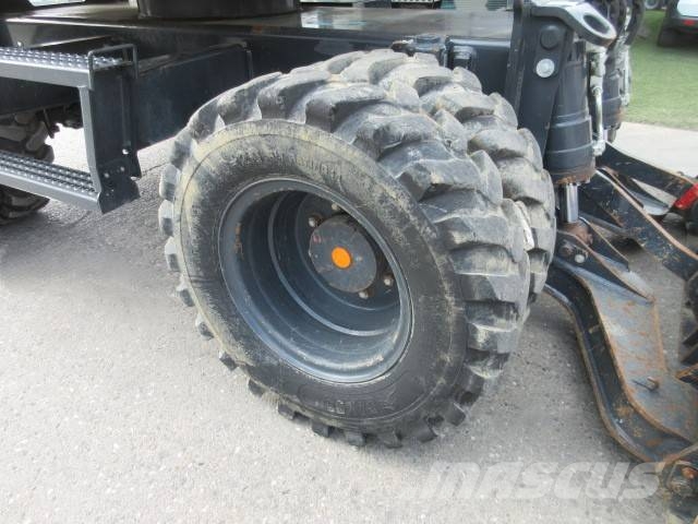 Komatsu PW118 MR-11 Lastik tekerli ekskavatörler