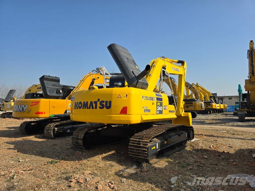 Komatsu PC 240 LC-8 حفارات زحافة