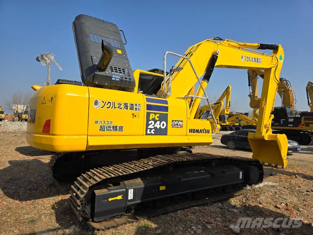Komatsu PC 240 LC-8 حفارات زحافة