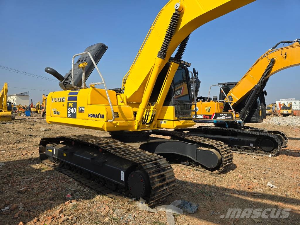 Komatsu PC 240 LC-8 حفارات زحافة