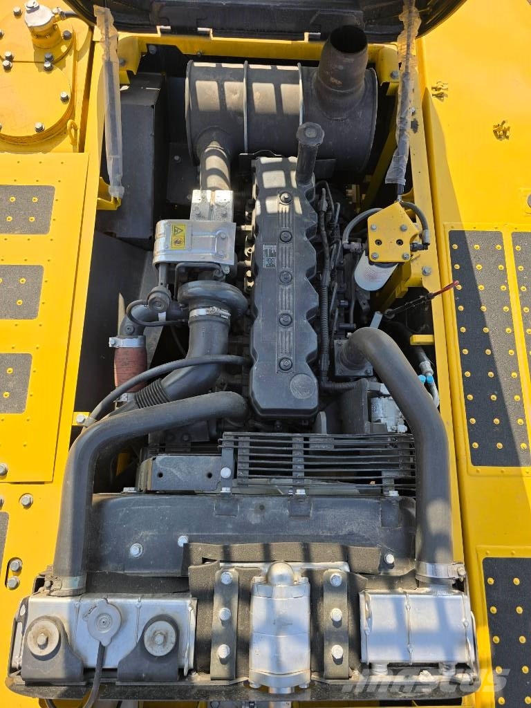 Komatsu PC 240 LC-8 حفارات زحافة