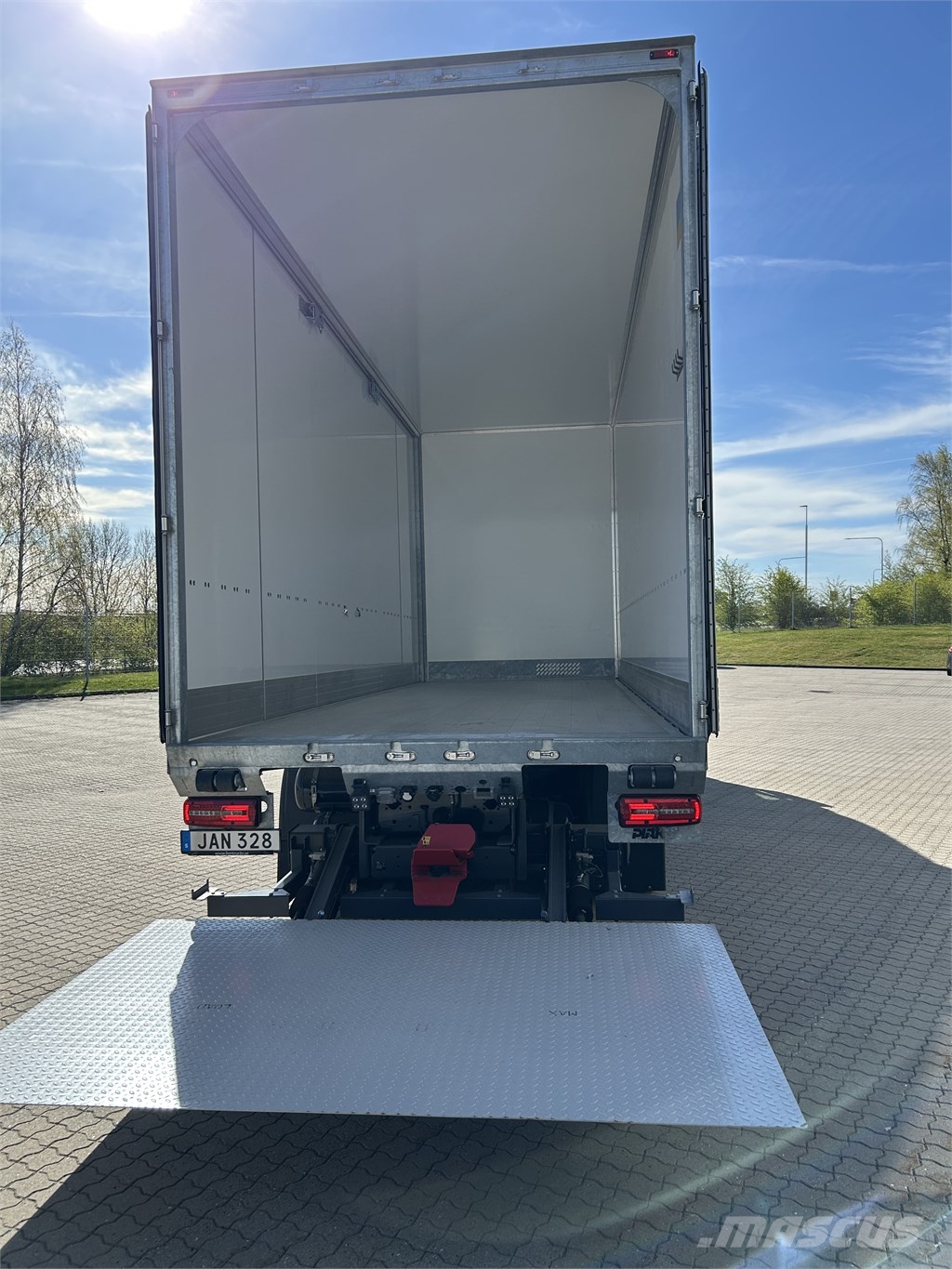 MAN TGX 28.520 Sanduk kamioni