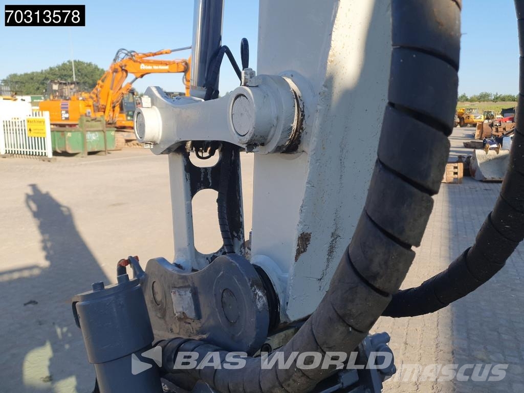 Takeuchi TB295 W Excavadoras de ruedas