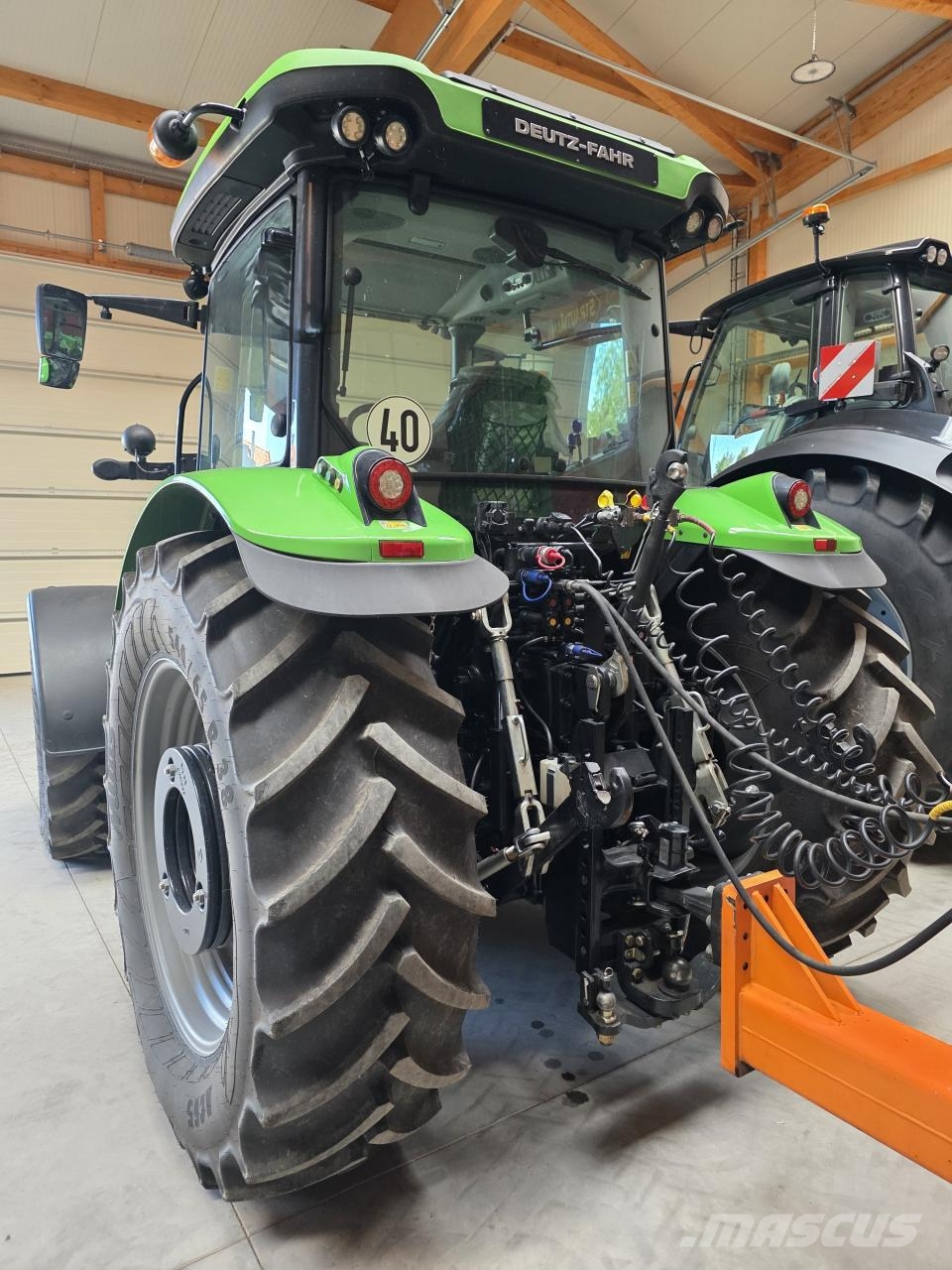 Deutz-Fahr 6115 RC Shift Tractors