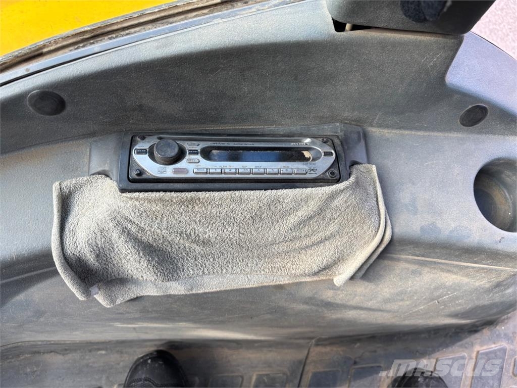 New Holland LB 110 B - 4BT 4X4 معدات البناء - غير ذلك