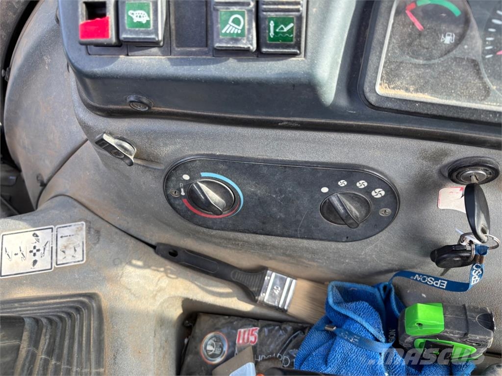 New Holland LB 110 B - 4BT 4X4 معدات البناء - غير ذلك