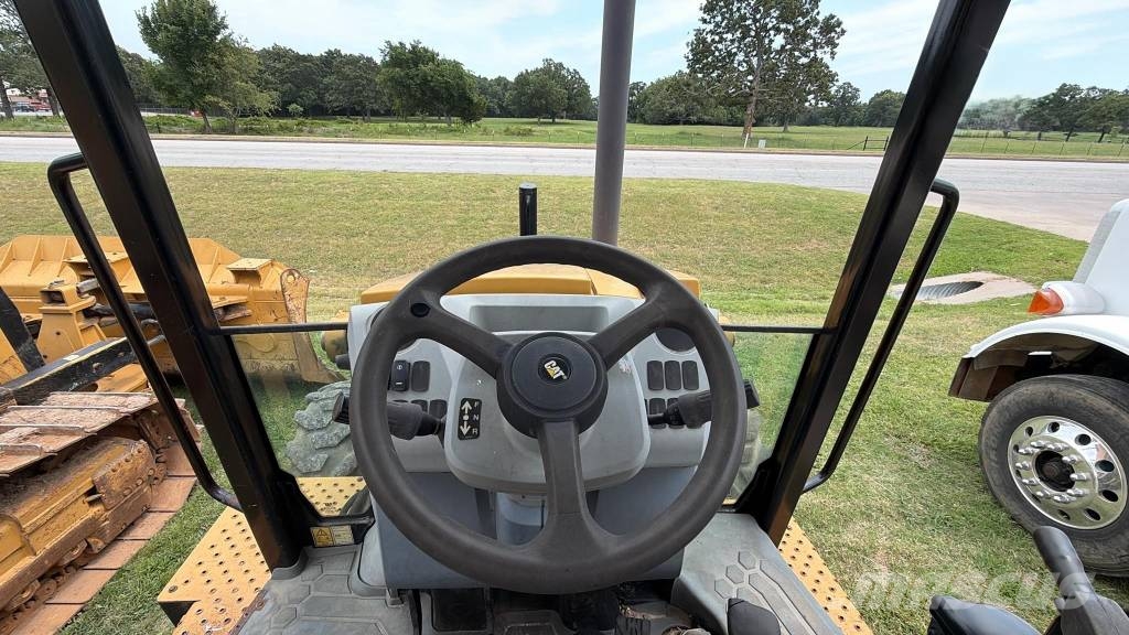 CAT 415F2 | 2015 | 2,601hrs | INBOUND JEDDAH 백호로더