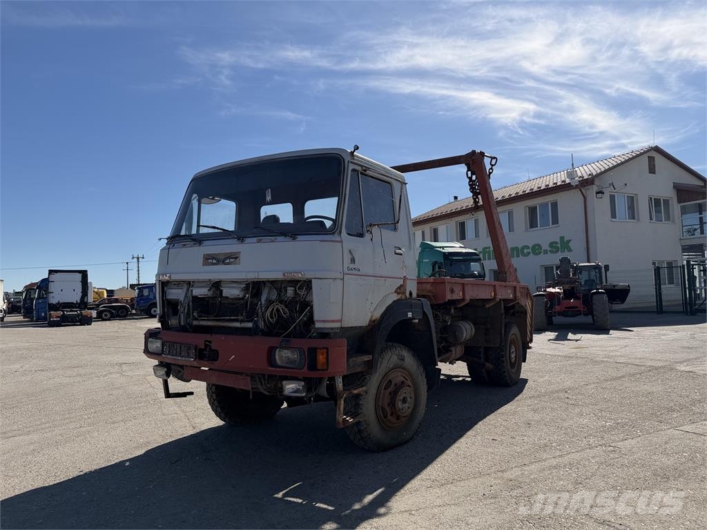 VIN 763 - LIAZ 151.260 reťazový naťahovač kontajnerov Скиповые погрузчики
