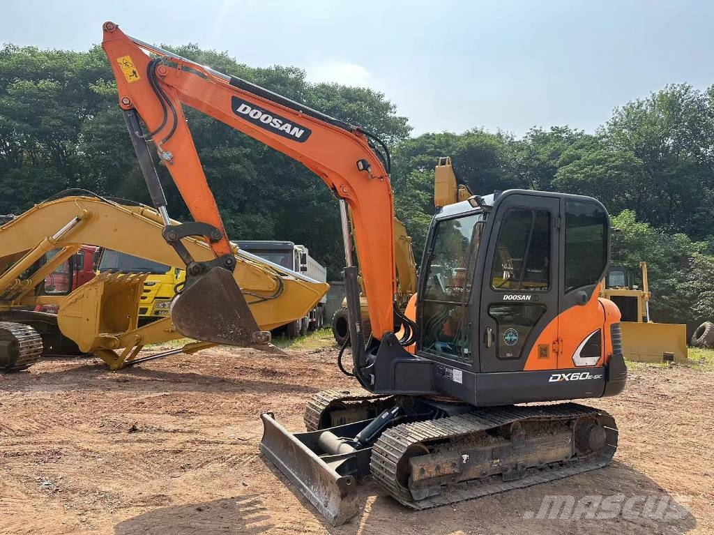 Doosan DX60 Kāpurķēžu ekskavatori