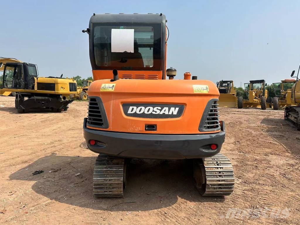 Doosan DX60 Kāpurķēžu ekskavatori