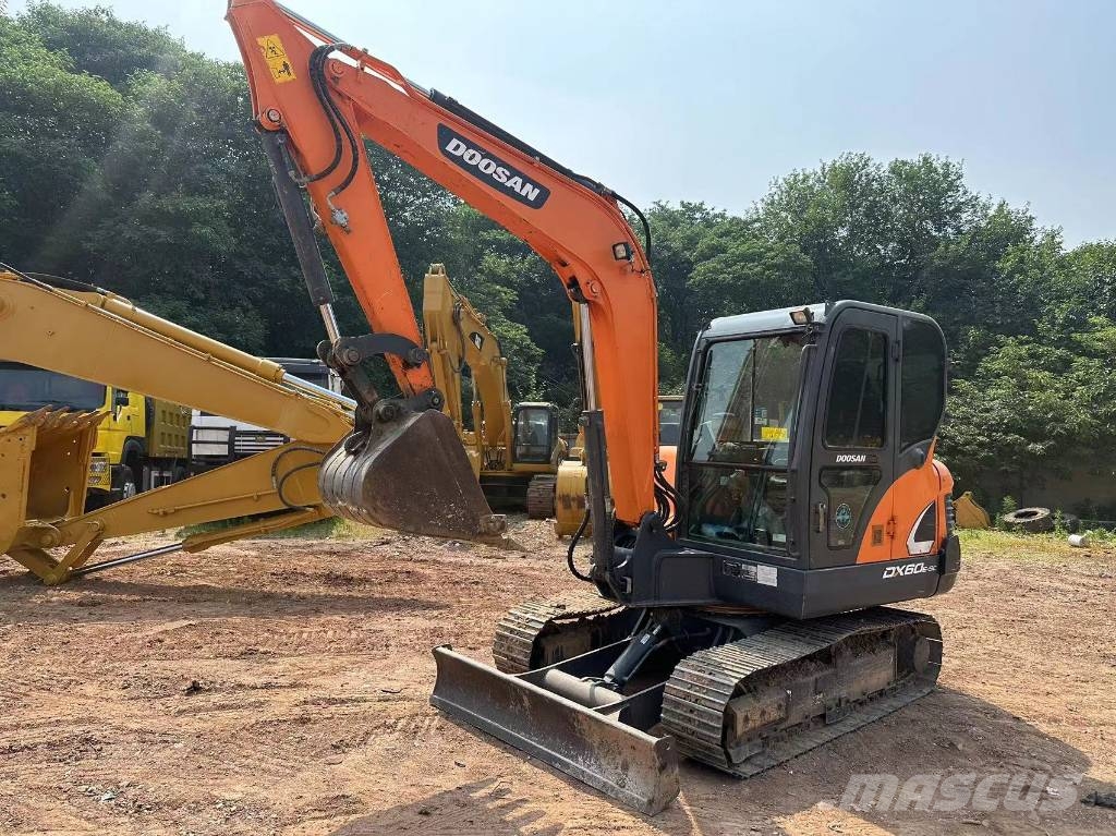 Doosan DX60 Kāpurķēžu ekskavatori