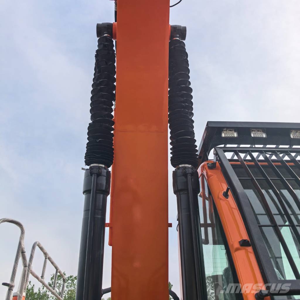 Doosan DX 225 LC Bagri goseničarji
