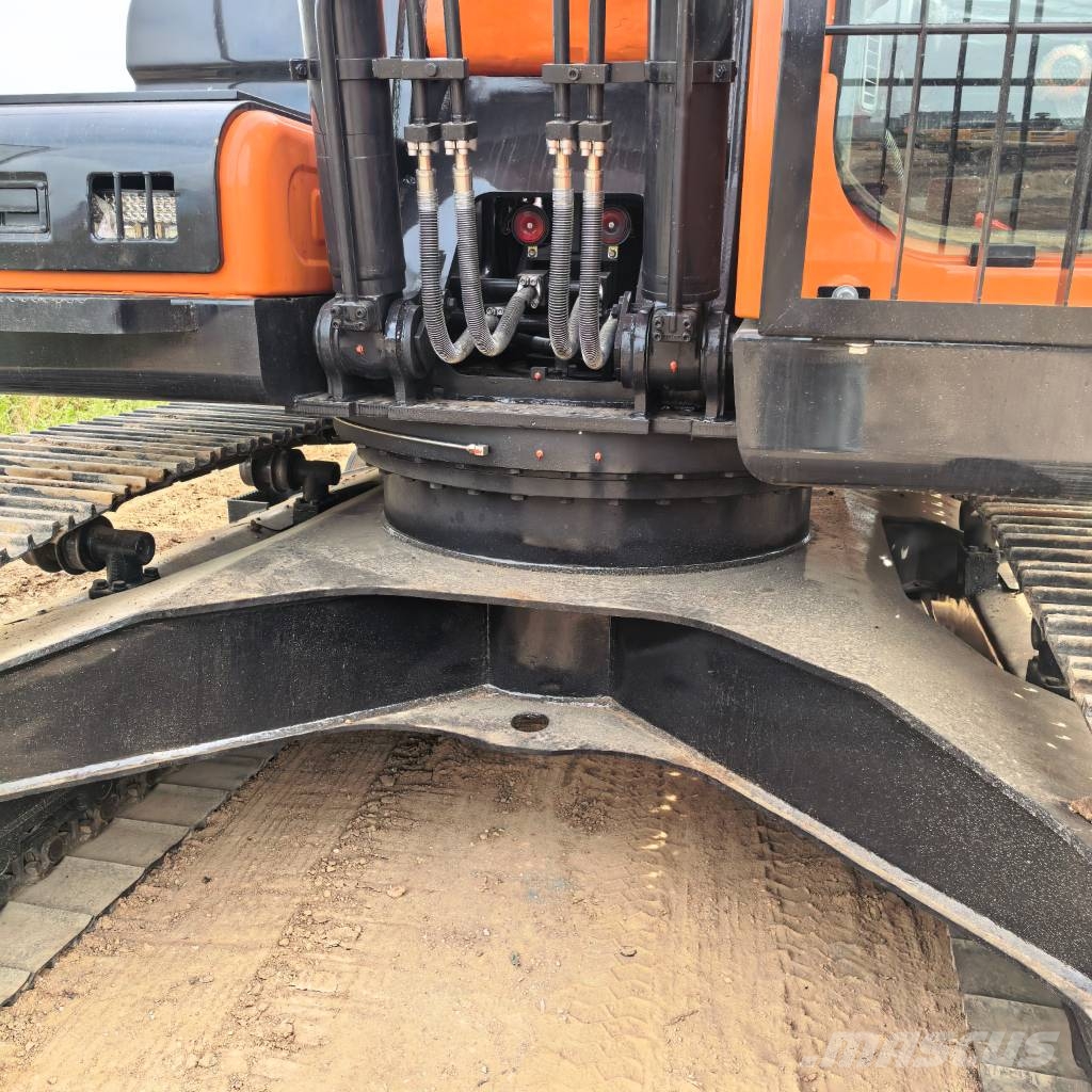 Doosan DX 225 LC Bagri goseničarji