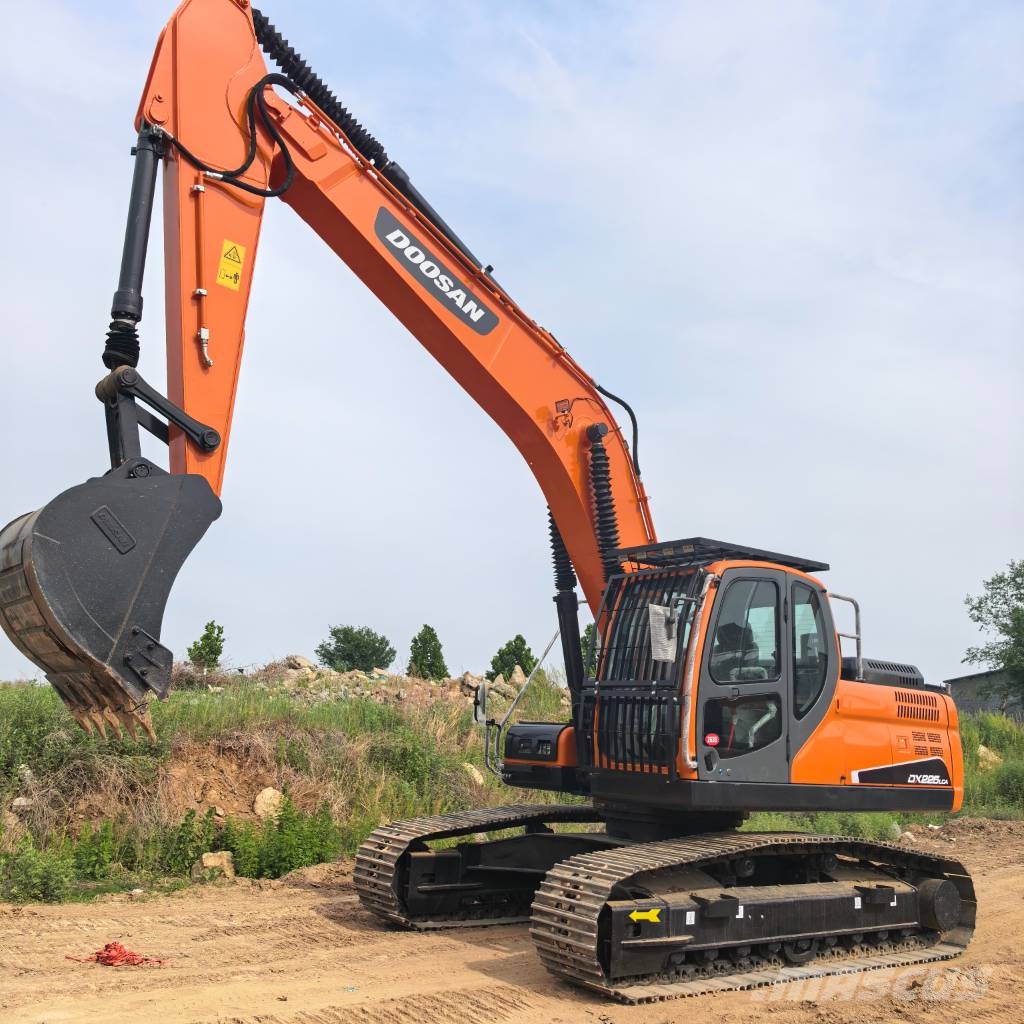 Doosan DX 225 LC Bagri goseničarji