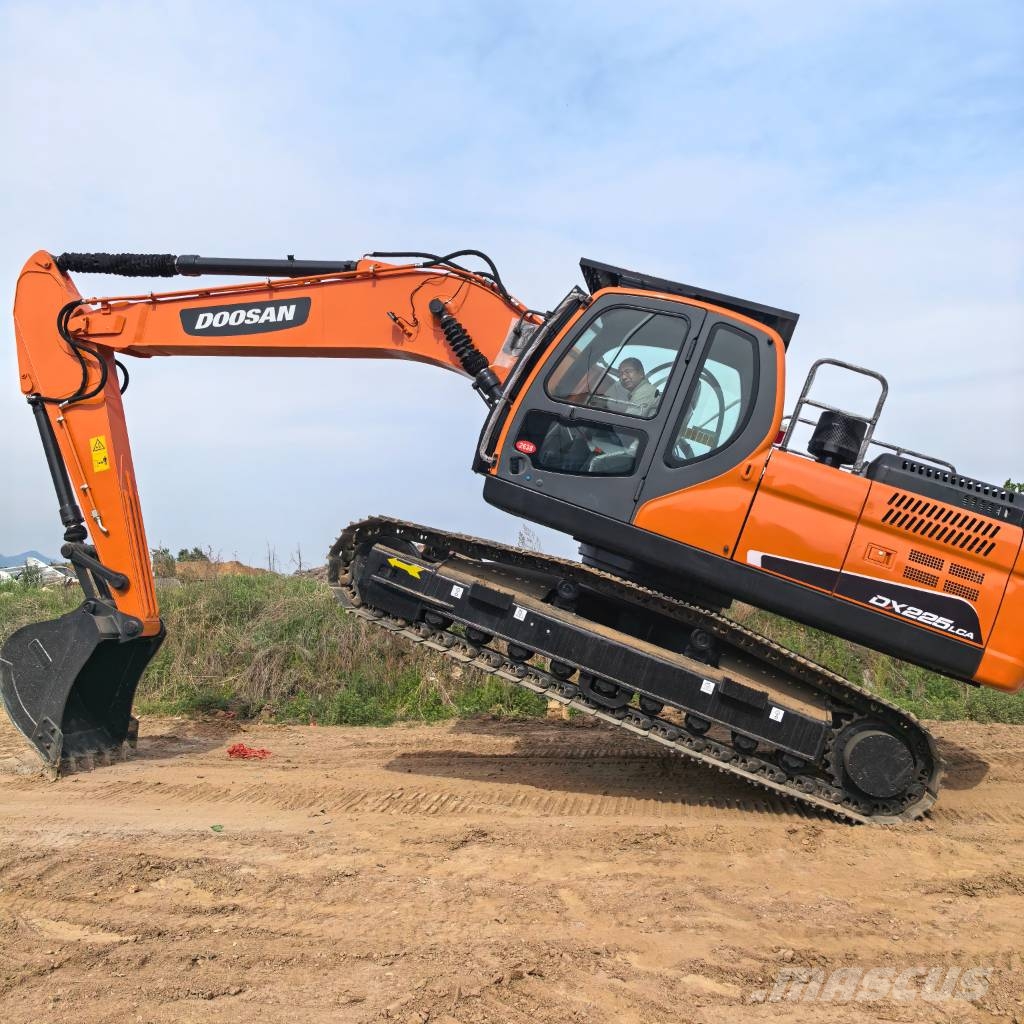 Doosan DX 225 LC Bagri goseničarji