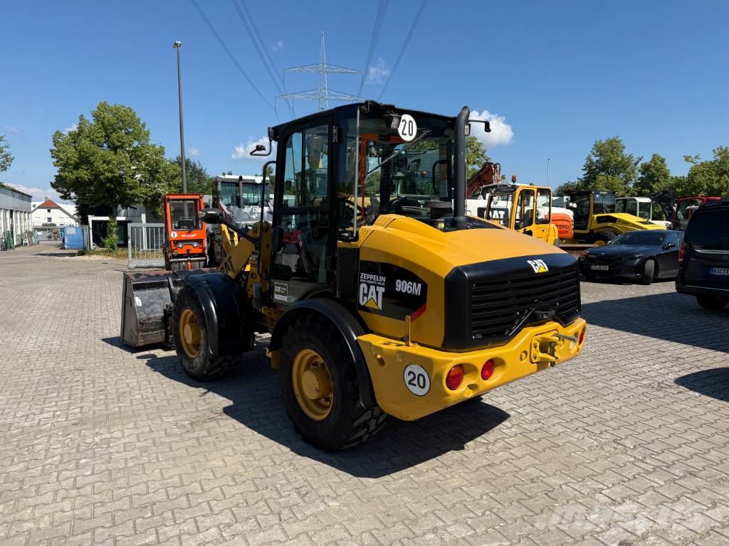 CAT 906M Radlader 55 kW 5600 kg Kolesové nakladače