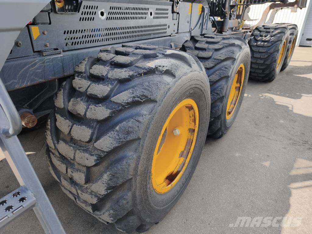 Ponsse Buffalo 8W DUAL Vyvážecí traktory