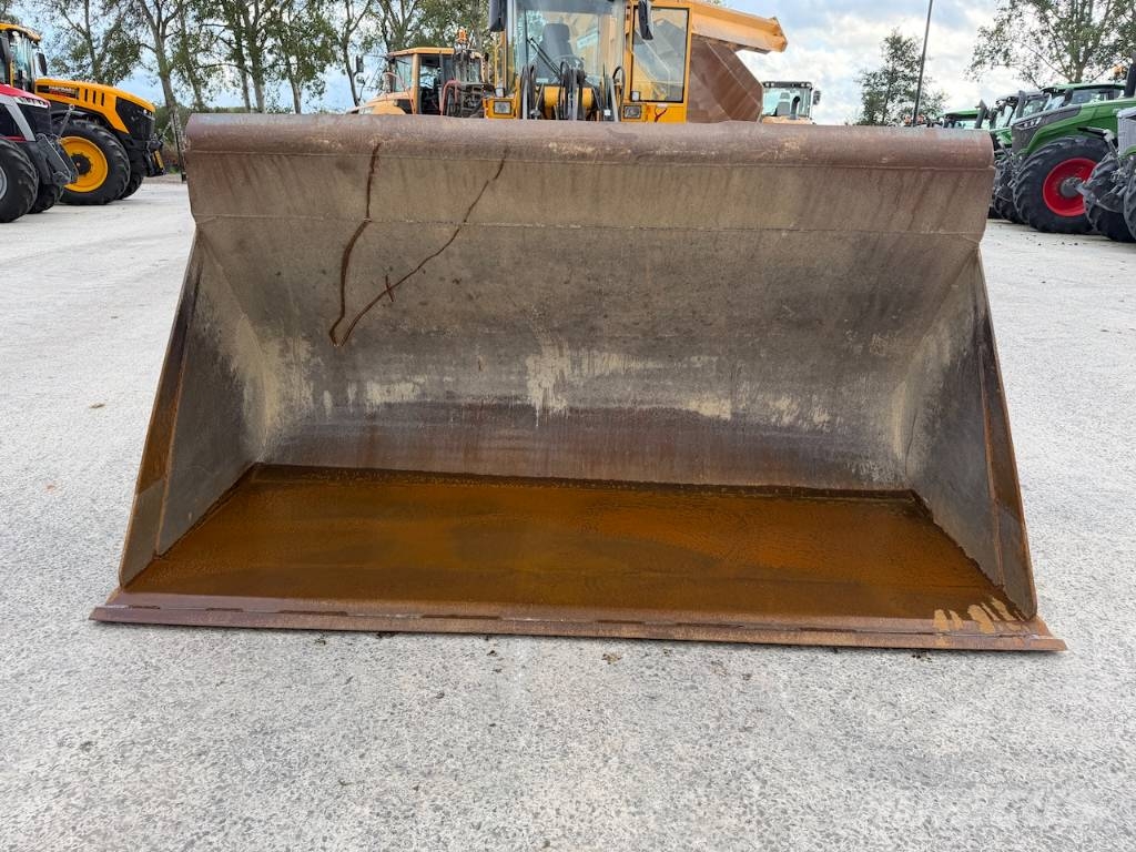 Volvo Loading bucket 267cm Volvo q/c connection Kausi