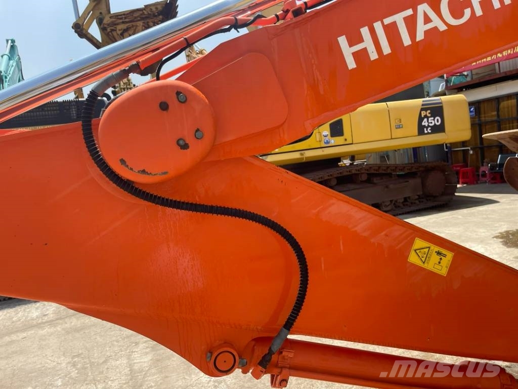 Hitachi ZX 135 Pásová rýpadla