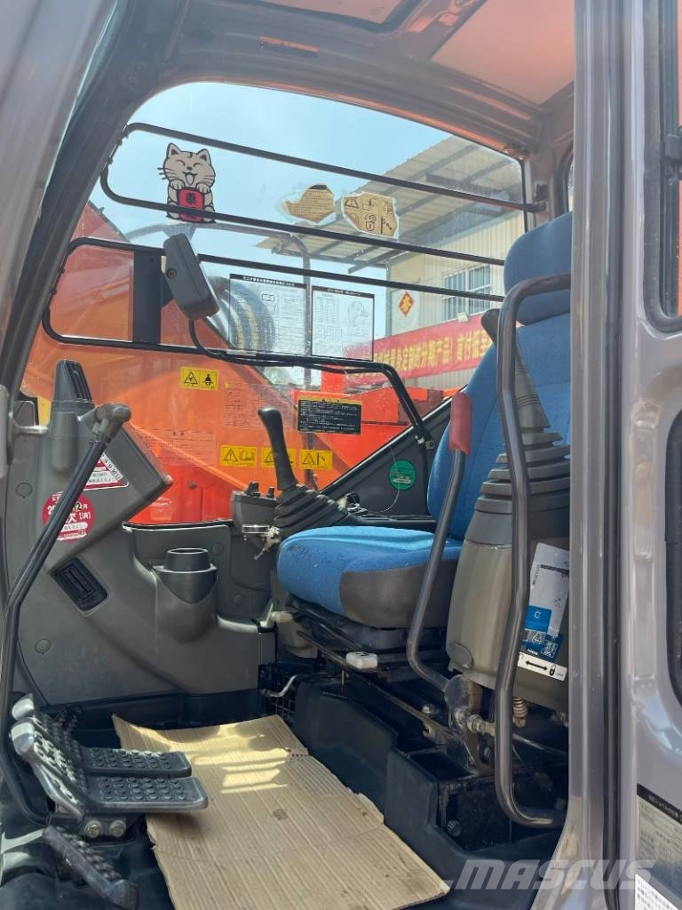 Hitachi ZX 135 Pásová rýpadla