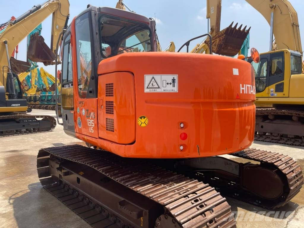 Hitachi ZX 135 Pásová rýpadla