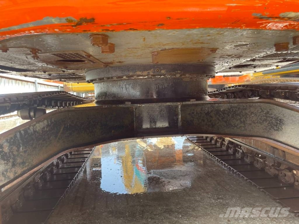 Hitachi ZX 135 Pásová rýpadla