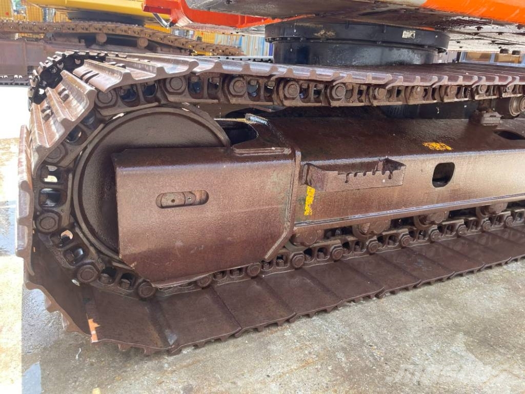 Hitachi ZX 135 Pásová rýpadla