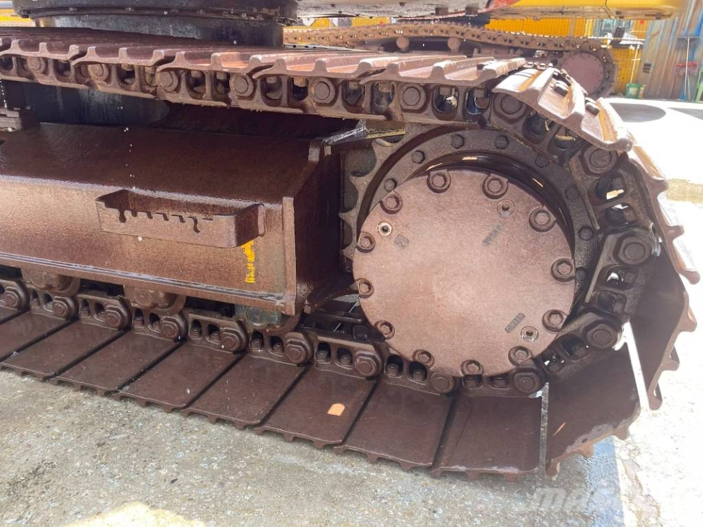 Hitachi ZX 135 Pásová rýpadla