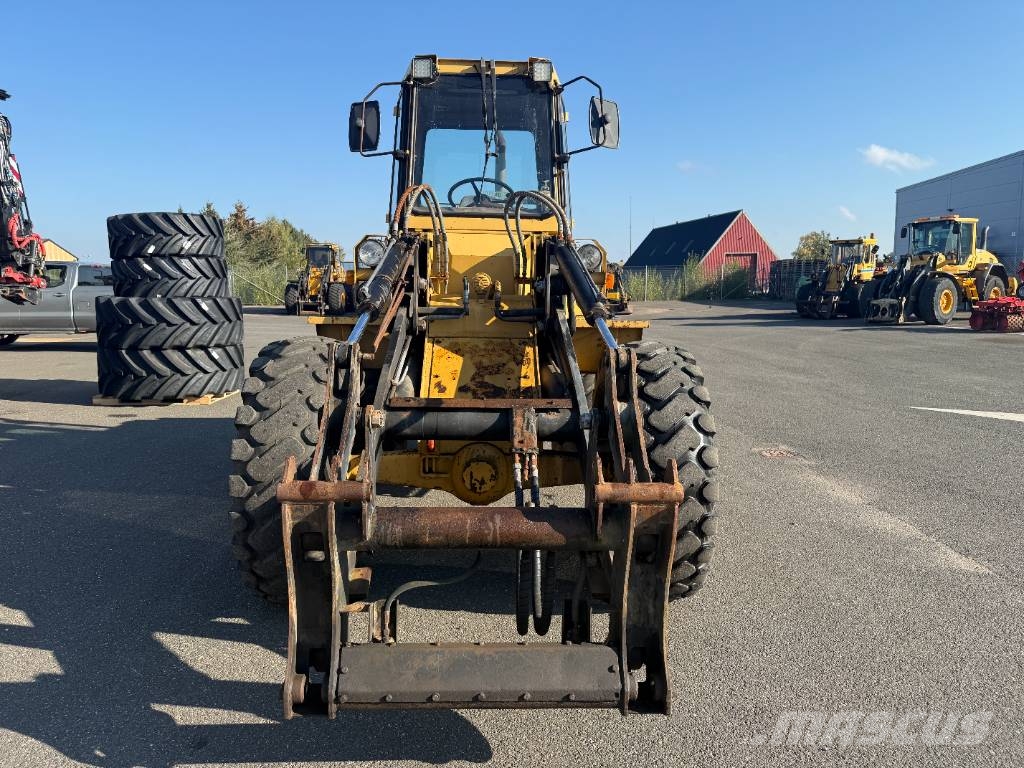 CAT 910 Pyöräkuormaajat