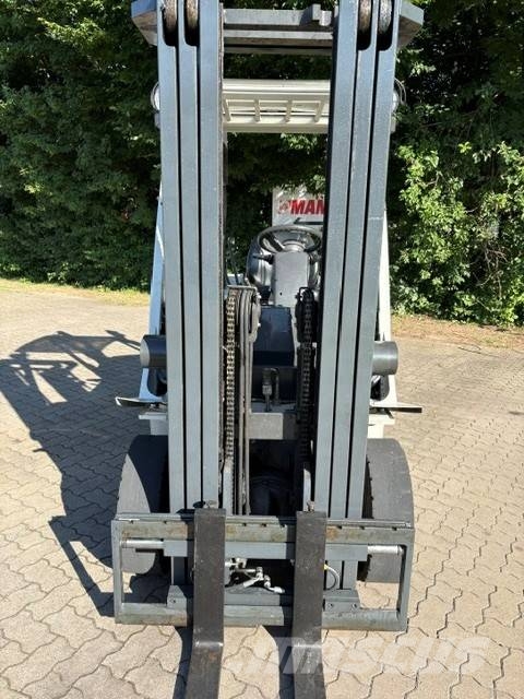 Nissan Y1D2A25Q Dyzeliniai krautuvai