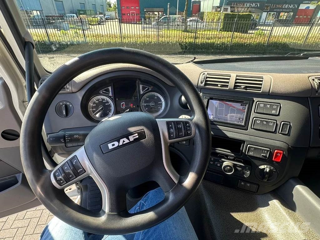 DAF CF 410 6X2 M4SN3 OPRIJWAGEN / MACHINE TRANSPORTER Járműszállítók