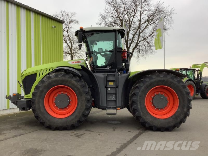 CLAAS XERION 4200 TRAC VC Tractoren