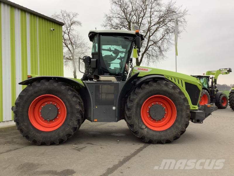 CLAAS XERION 4200 TRAC VC Tractoren