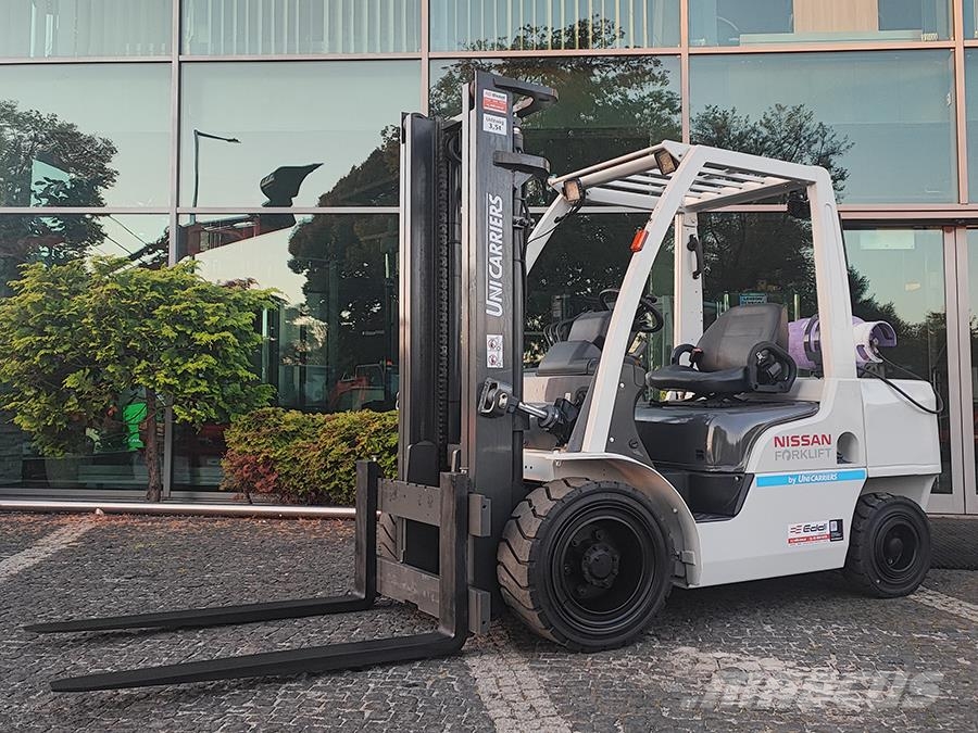 Nissan UniCarriers UG1F2A35DU 天然气叉车