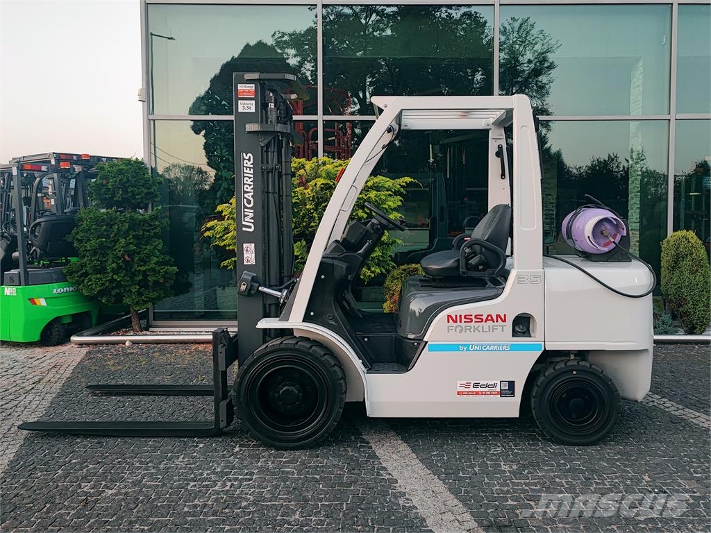 Nissan UniCarriers UG1F2A35DU 天然气叉车