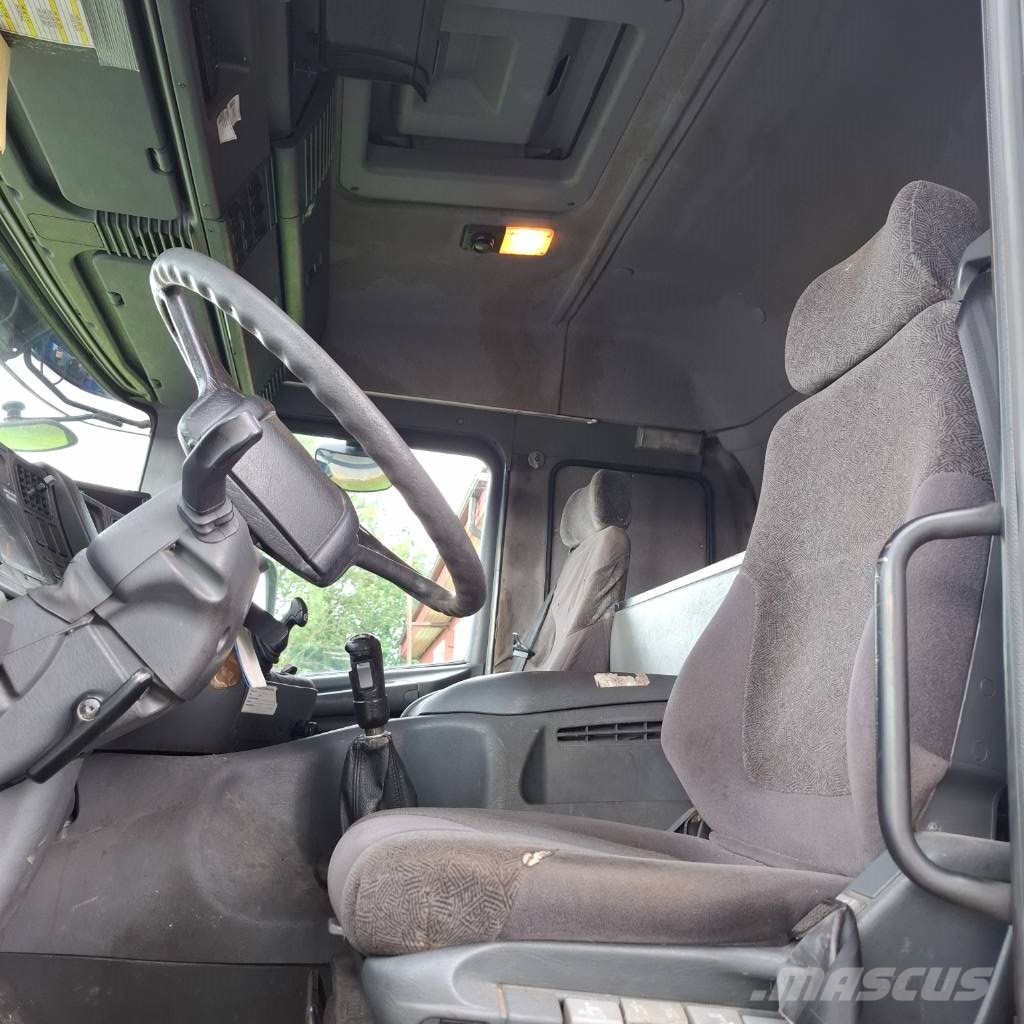 Scania P114GB 6X2 4500 Шасі з кабіною