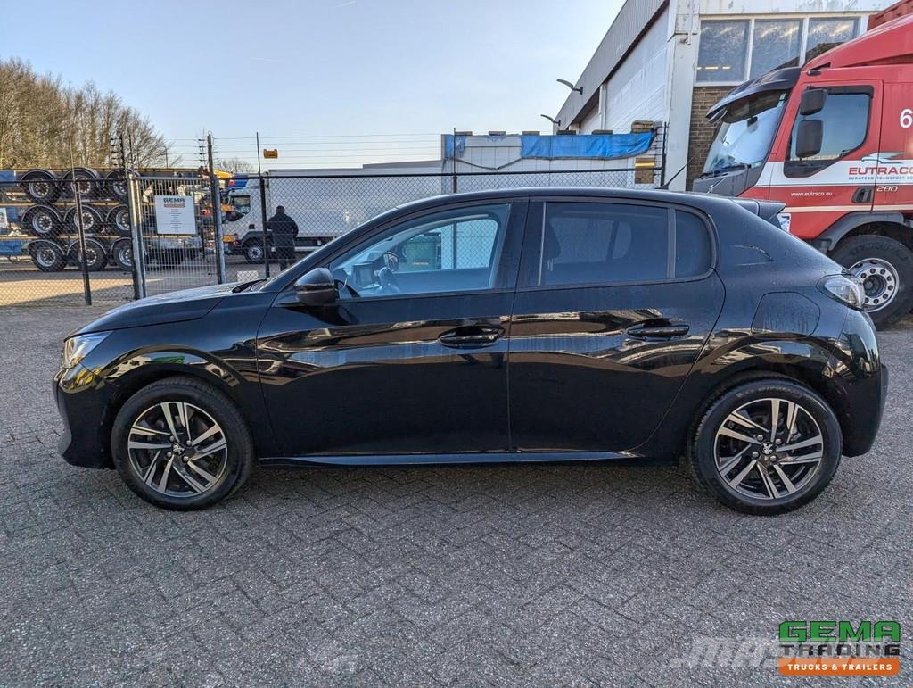 Peugeot 208 1.2 PureTech Active Pack - 73,000 km - Manual Carros