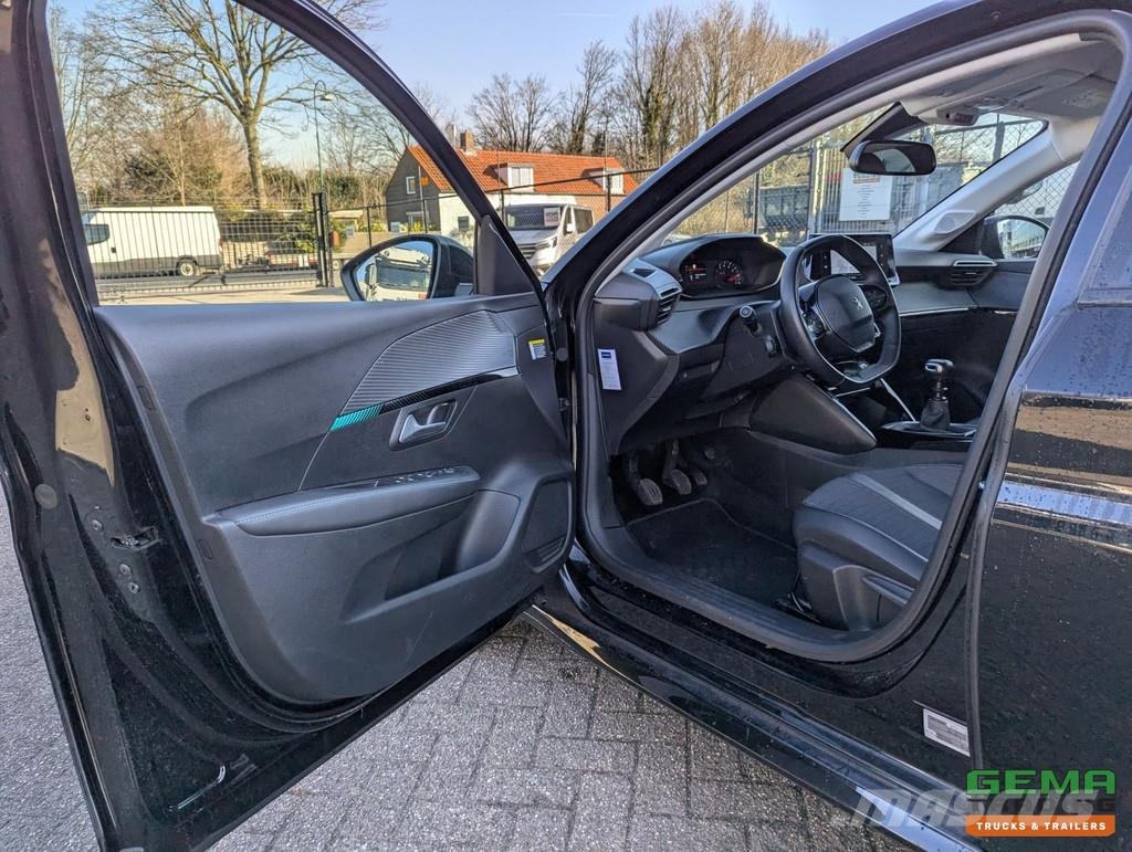 Peugeot 208 1.2 PureTech Active Pack - 73,000 km - Manual Carros