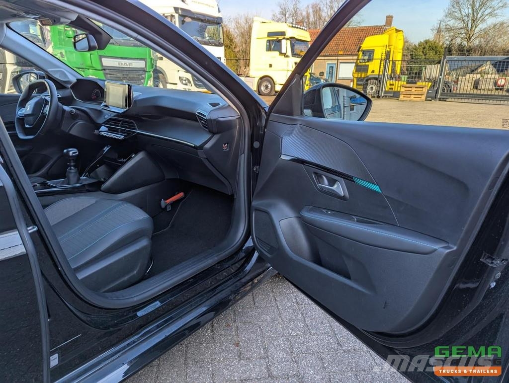 Peugeot 208 1.2 PureTech Active Pack - 73,000 km - Manual Carros