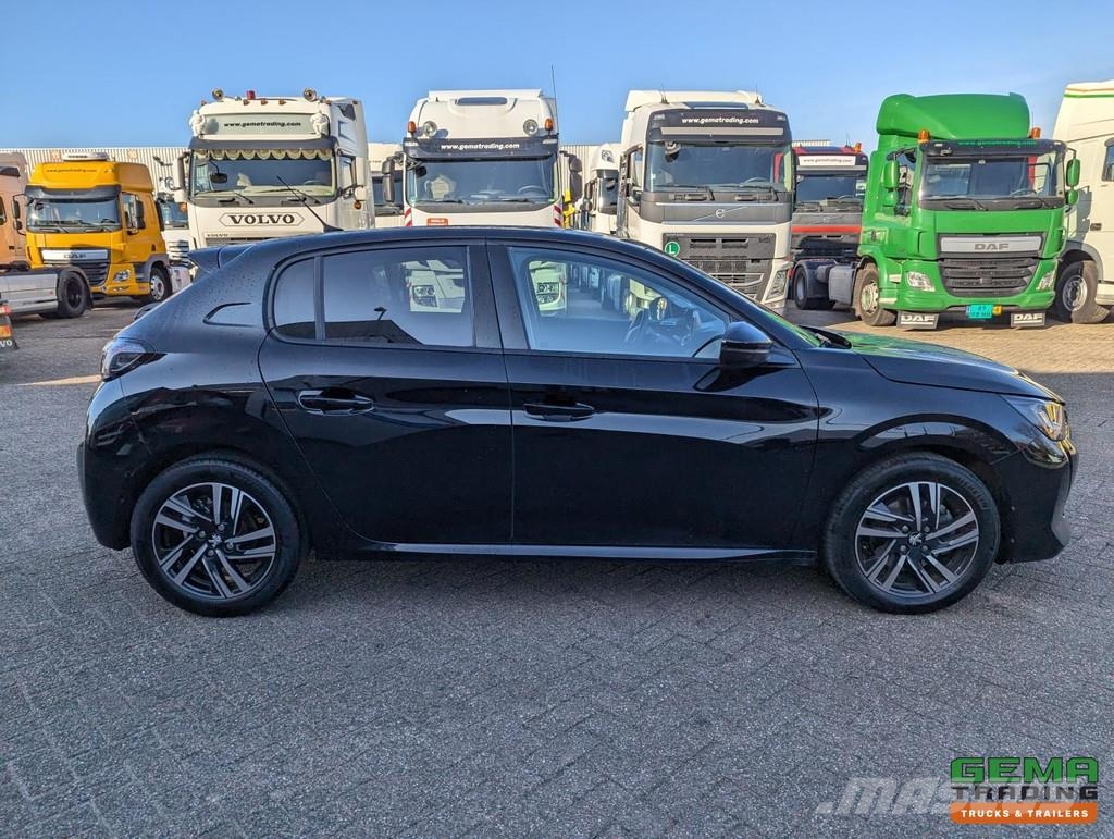 Peugeot 208 1.2 PureTech Active Pack - 73,000 km - Manual Carros