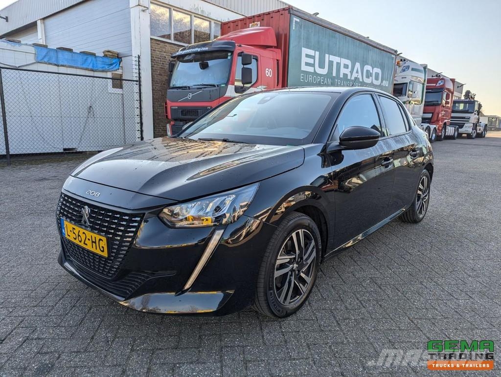 Peugeot 208 1.2 PureTech Active Pack - 73,000 km - Manual Carros