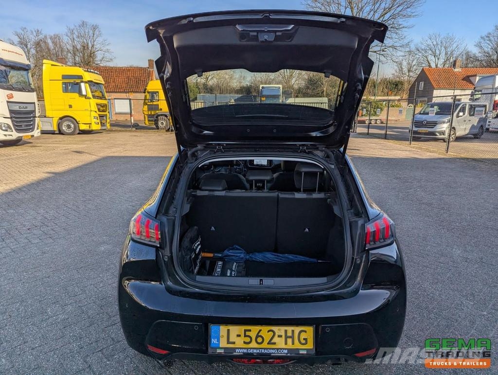 Peugeot 208 1.2 PureTech Active Pack - 73,000 km - Manual Carros
