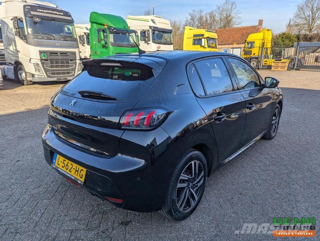 Peugeot 208 1.2 PureTech Active Pack - 73,000 km - Manual Carros