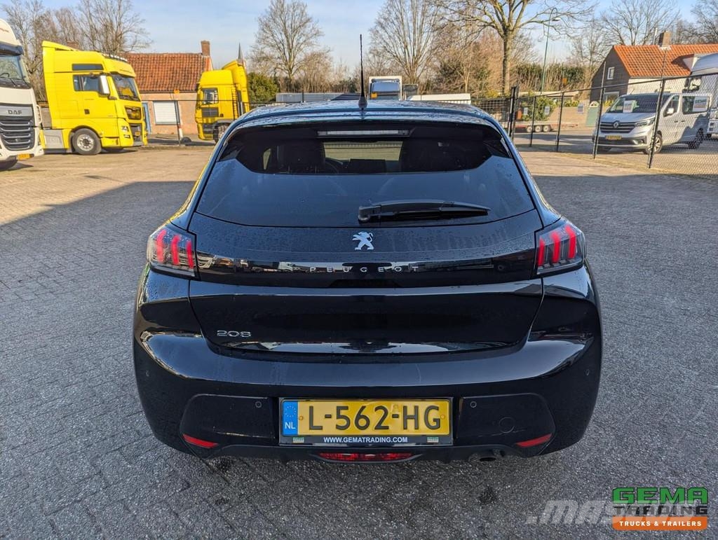 Peugeot 208 1.2 PureTech Active Pack - 73,000 km - Manual Carros