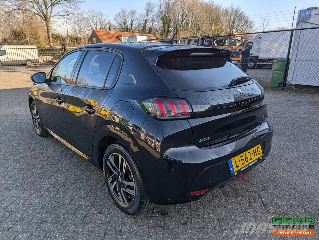 Peugeot 208 1.2 PureTech Active Pack - 73,000 km - Manual Carros